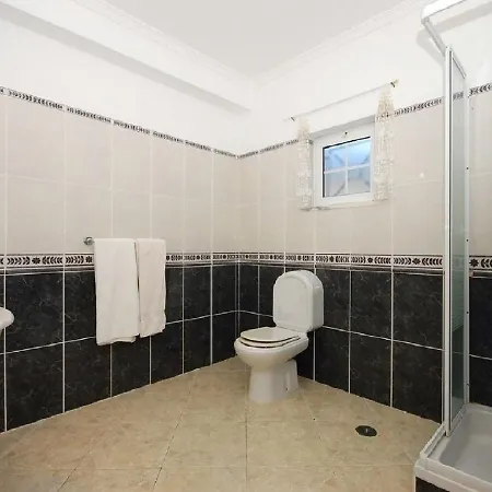 Spacious Villa, Pool Holiday home Albufeira