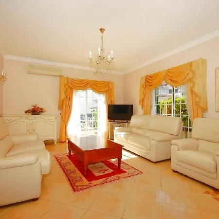 Spacious Villa, Pool * Albufeira